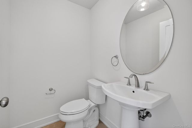 2216 Crompond Road E, Yorktown Heights, NY 10598