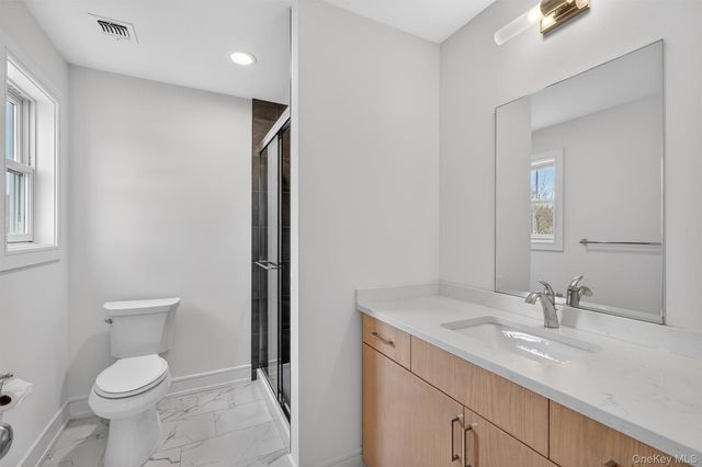 2216 Crompond Road E, Yorktown Heights, NY 10598