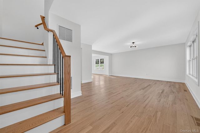 2216 Crompond Road E, Yorktown Heights, NY 10598