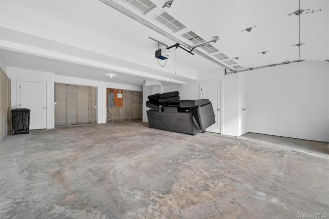 2216 Crompond Road E, Yorktown Heights, NY 10598