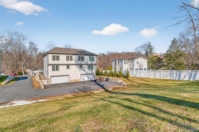 2216 Crompond Road E, Yorktown Heights, NY 10598