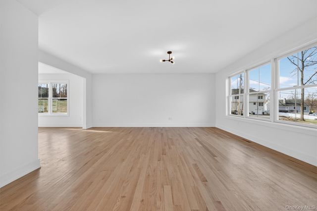 2216 Crompond Road E, Yorktown Heights, NY 10598