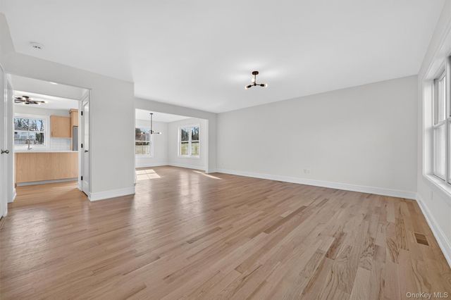 2216 Crompond Road E, Yorktown Heights, NY 10598