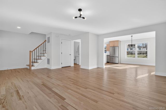 2216 Crompond Road E, Yorktown Heights, NY 10598