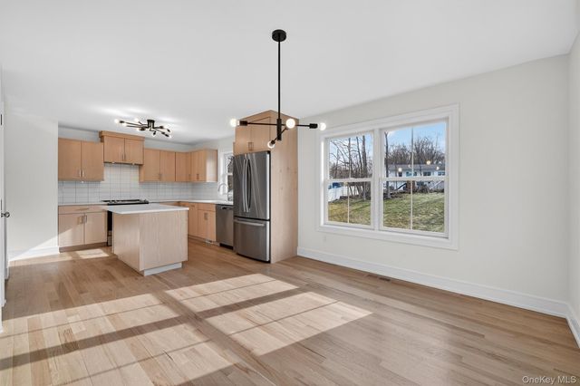 2216 Crompond Road E, Yorktown Heights, NY 10598