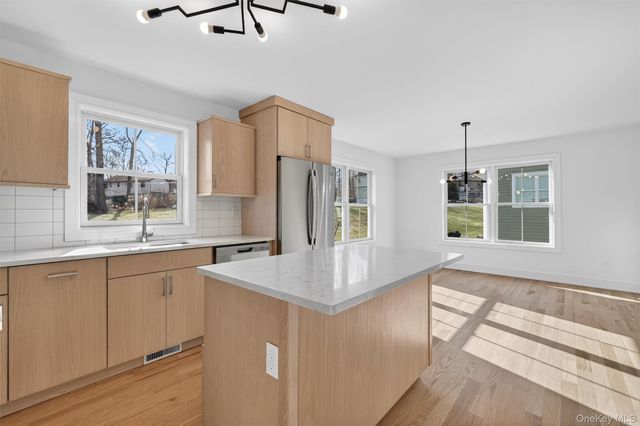 2216 Crompond Road E, Yorktown Heights, NY 10598