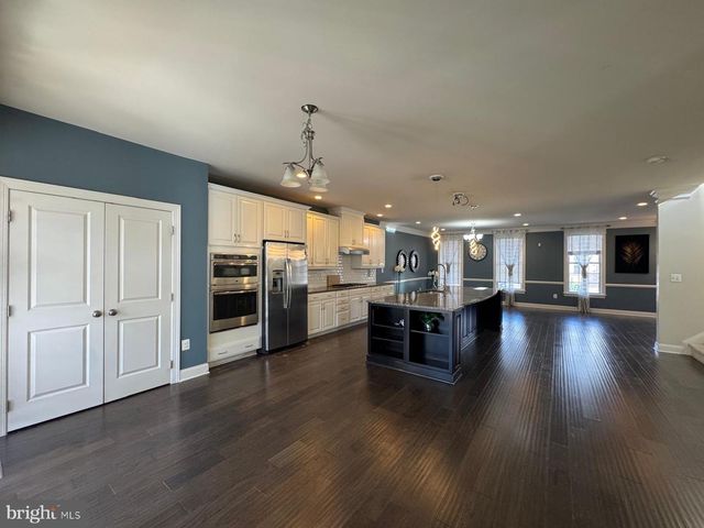 22555 WINDSOR LOCKS SQ, Ashburn, VA 20148