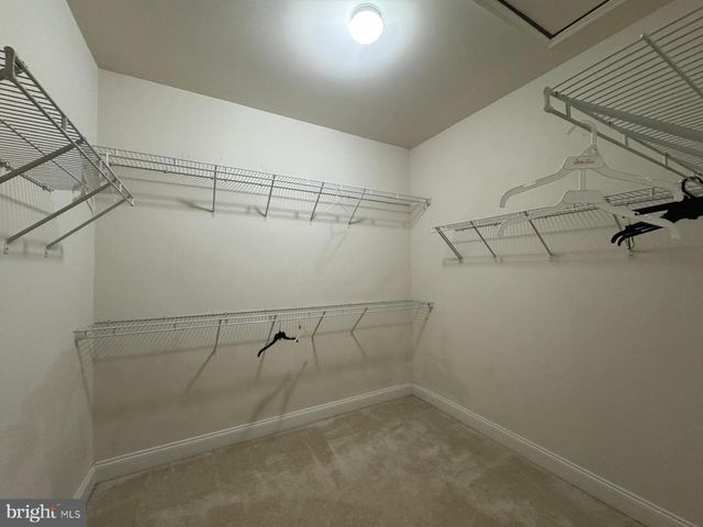 22555 WINDSOR LOCKS SQ, Ashburn, VA 20148