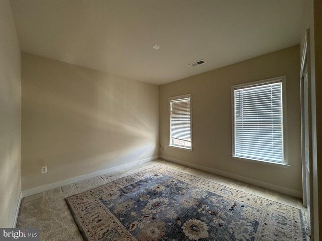 22555 WINDSOR LOCKS SQ, Ashburn, VA 20148