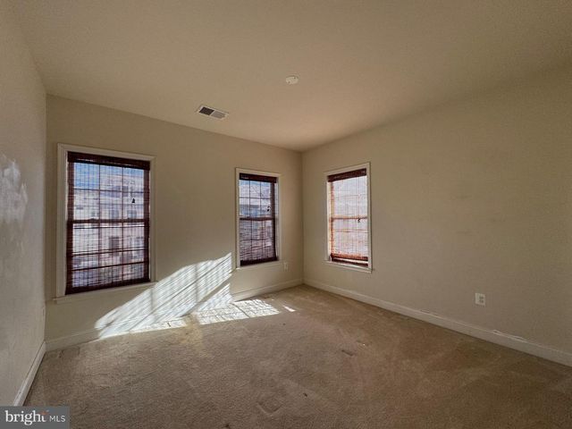 22555 WINDSOR LOCKS SQ, Ashburn, VA 20148