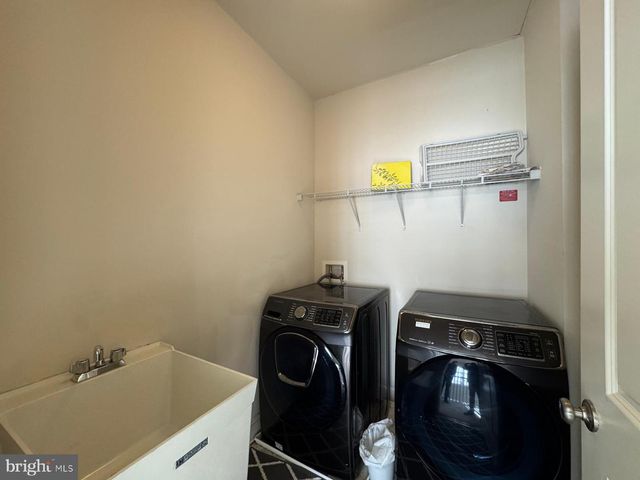 22555 WINDSOR LOCKS SQ, Ashburn, VA 20148