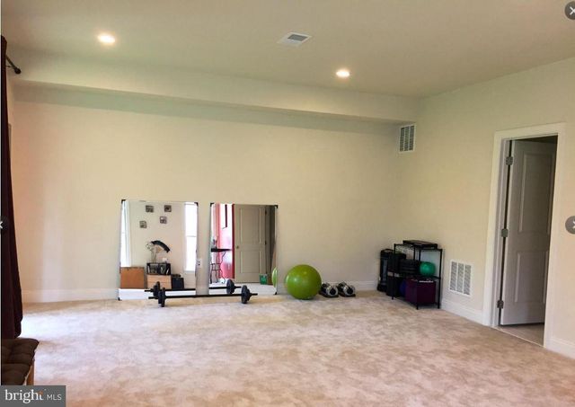 22555 WINDSOR LOCKS SQ, Ashburn, VA 20148