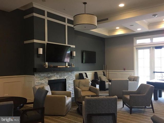 22555 WINDSOR LOCKS SQ, Ashburn, VA 20148