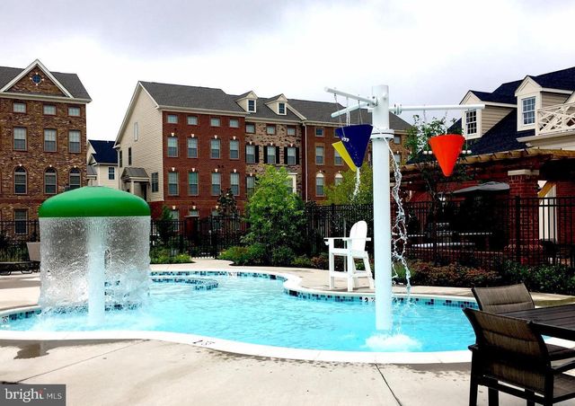 22555 WINDSOR LOCKS SQ, Ashburn, VA 20148