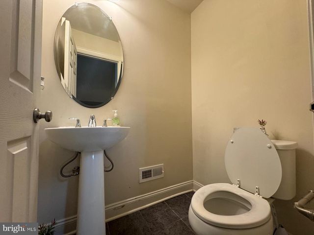 22555 WINDSOR LOCKS SQ, Ashburn, VA 20148