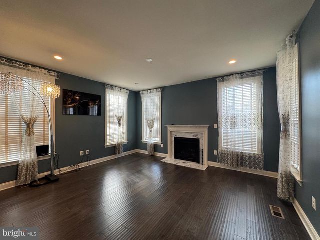 22555 WINDSOR LOCKS SQ, Ashburn, VA 20148