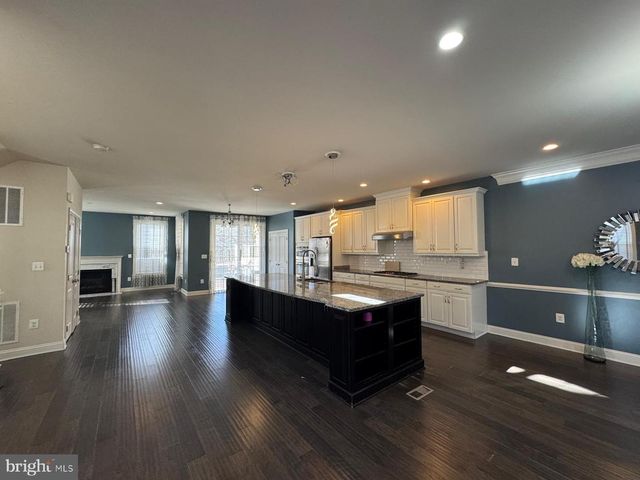 22555 WINDSOR LOCKS SQ, Ashburn, VA 20148