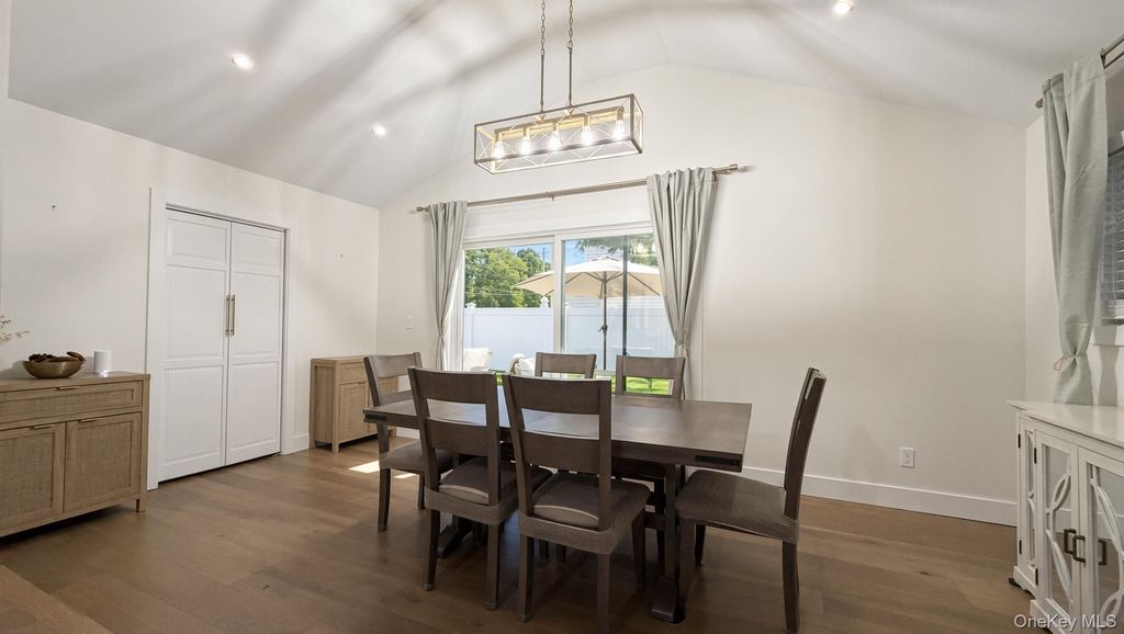 11 Lois Lane, Farmingdale, NY 11735 — photo 4