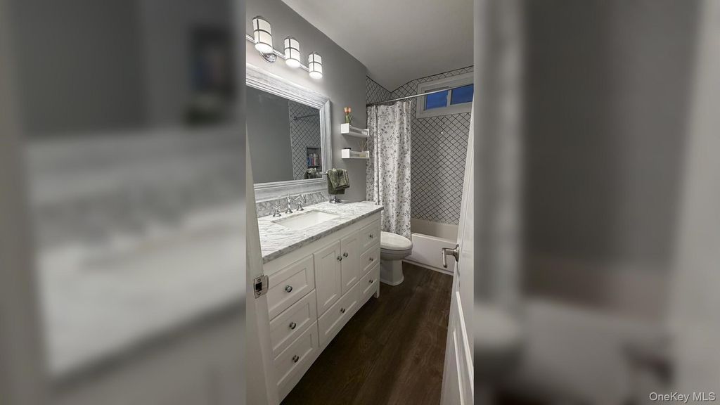 11 Lois Lane, Farmingdale, NY 11735 — photo 5