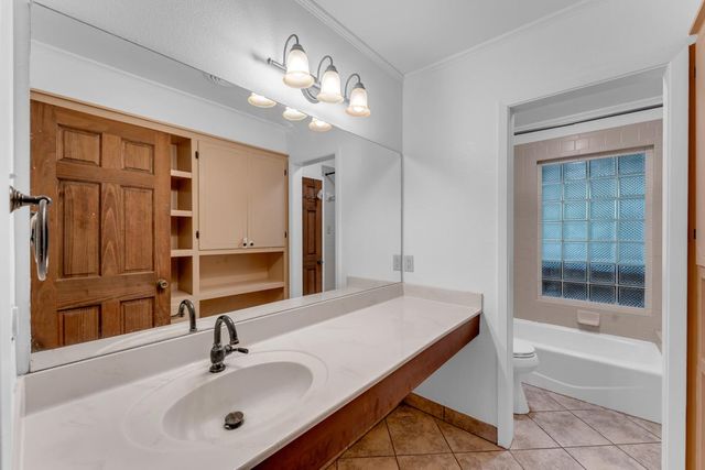 1011 N Vanderveer ST, Burnet, TX 78611