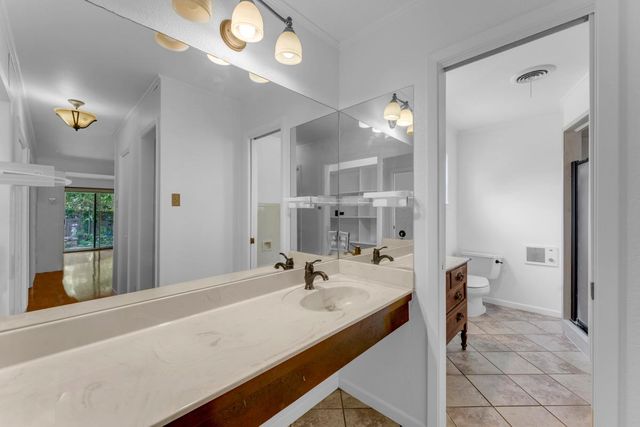 1011 N Vanderveer ST, Burnet, TX 78611