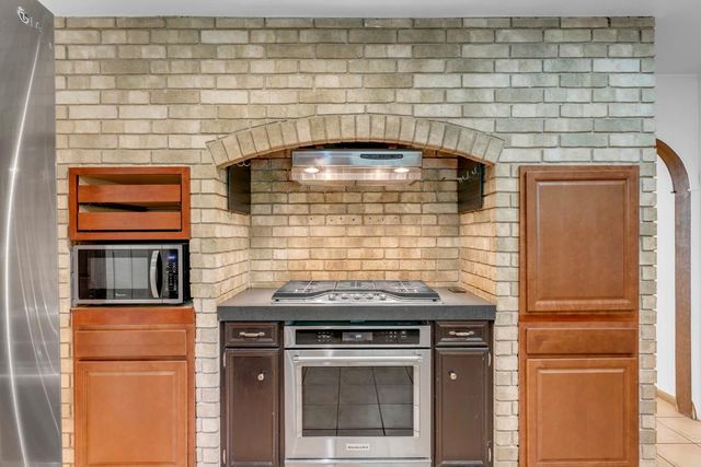 1011 N Vanderveer ST, Burnet, TX 78611
