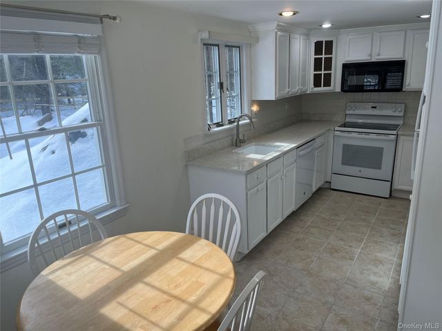 17 Washington Avenue Cottage, Bedford, NY 10506