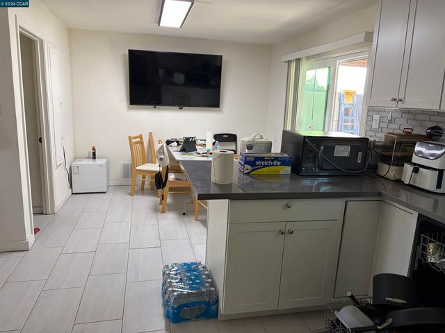 35 Lois Ave, Pittsburg, CA 94565