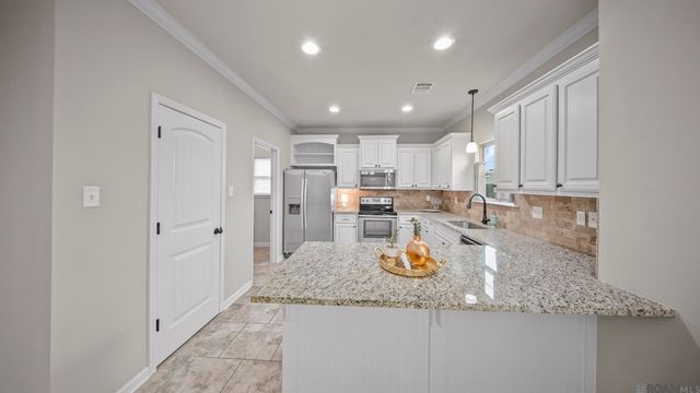 4676 Aubrey Ann Dr, Addis, LA 70710