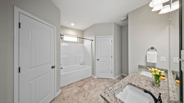 4676 Aubrey Ann Dr, Addis, LA 70710