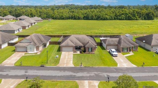 4676 Aubrey Ann Dr, Addis, LA 70710
