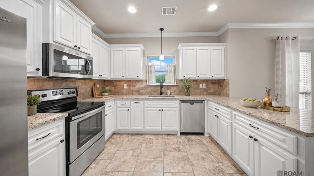 4676 Aubrey Ann Dr, Addis, LA 70710