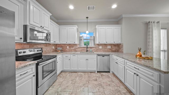 4676 Aubrey Ann Dr, Addis, LA 70710