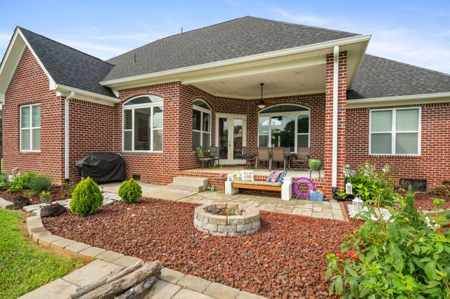 1027 Founders Ln, Portland, TN 37148