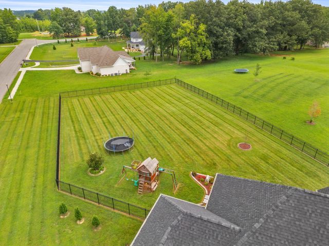 1027 Founders Ln, Portland, TN 37148