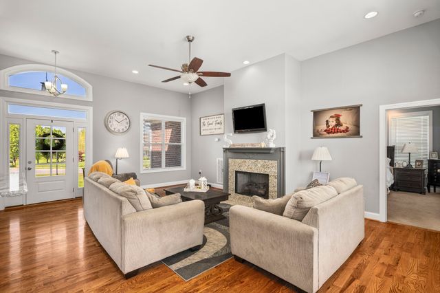 1027 Founders Ln, Portland, TN 37148