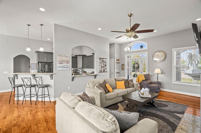 1027 Founders Ln, Portland, TN 37148