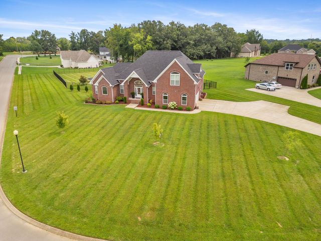 1027 Founders Ln, Portland, TN 37148