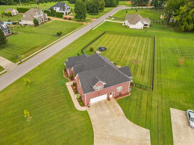 1027 Founders Ln, Portland, TN 37148