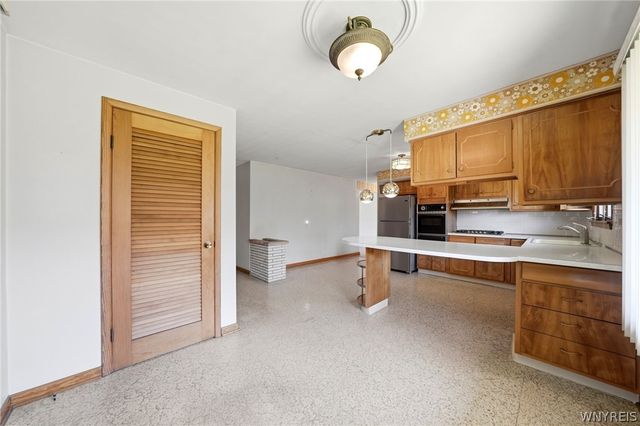 26 Brian Lane, West Seneca, NY 14224