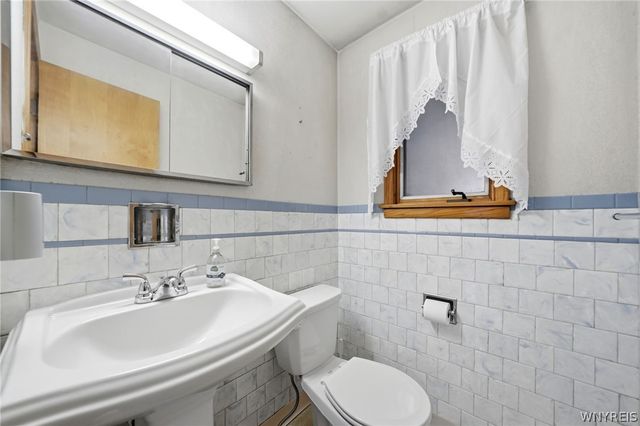 26 Brian Lane, West Seneca, NY 14224