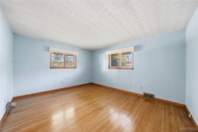 26 Brian Lane, West Seneca, NY 14224