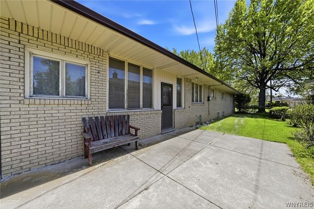 26 Brian Lane, West Seneca, NY 14224