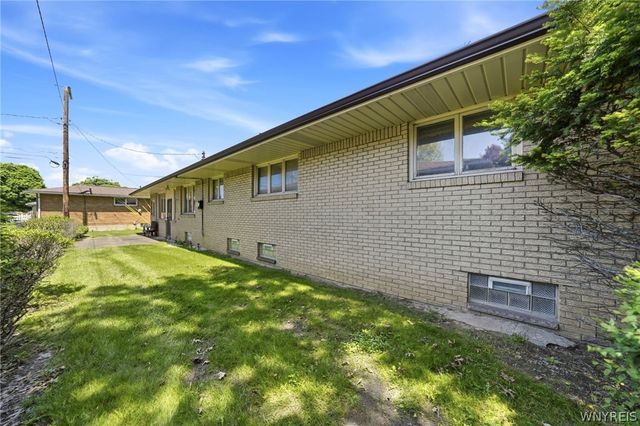 26 Brian Lane, West Seneca, NY 14224