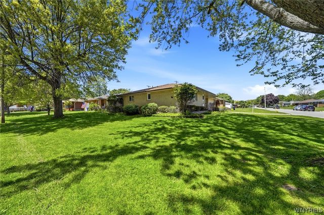 26 Brian Lane, West Seneca, NY 14224