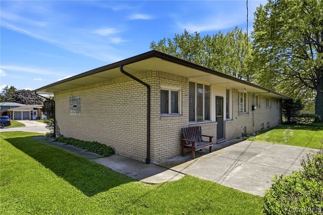 26 Brian Lane, West Seneca, NY 14224