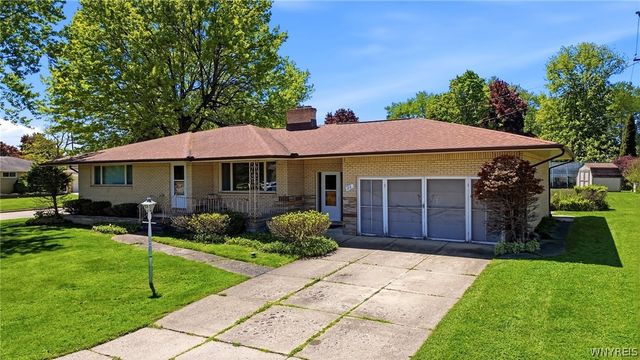 26 Brian Lane, West Seneca, NY 14224