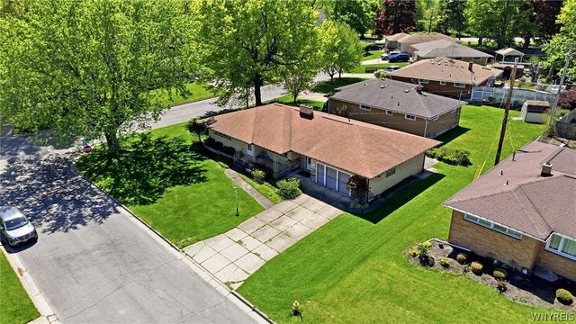 26 Brian Lane, West Seneca, NY 14224