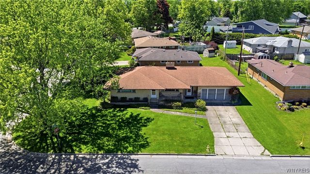 26 Brian Lane, West Seneca, NY 14224