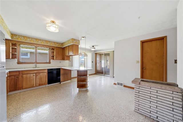 26 Brian Lane, West Seneca, NY 14224